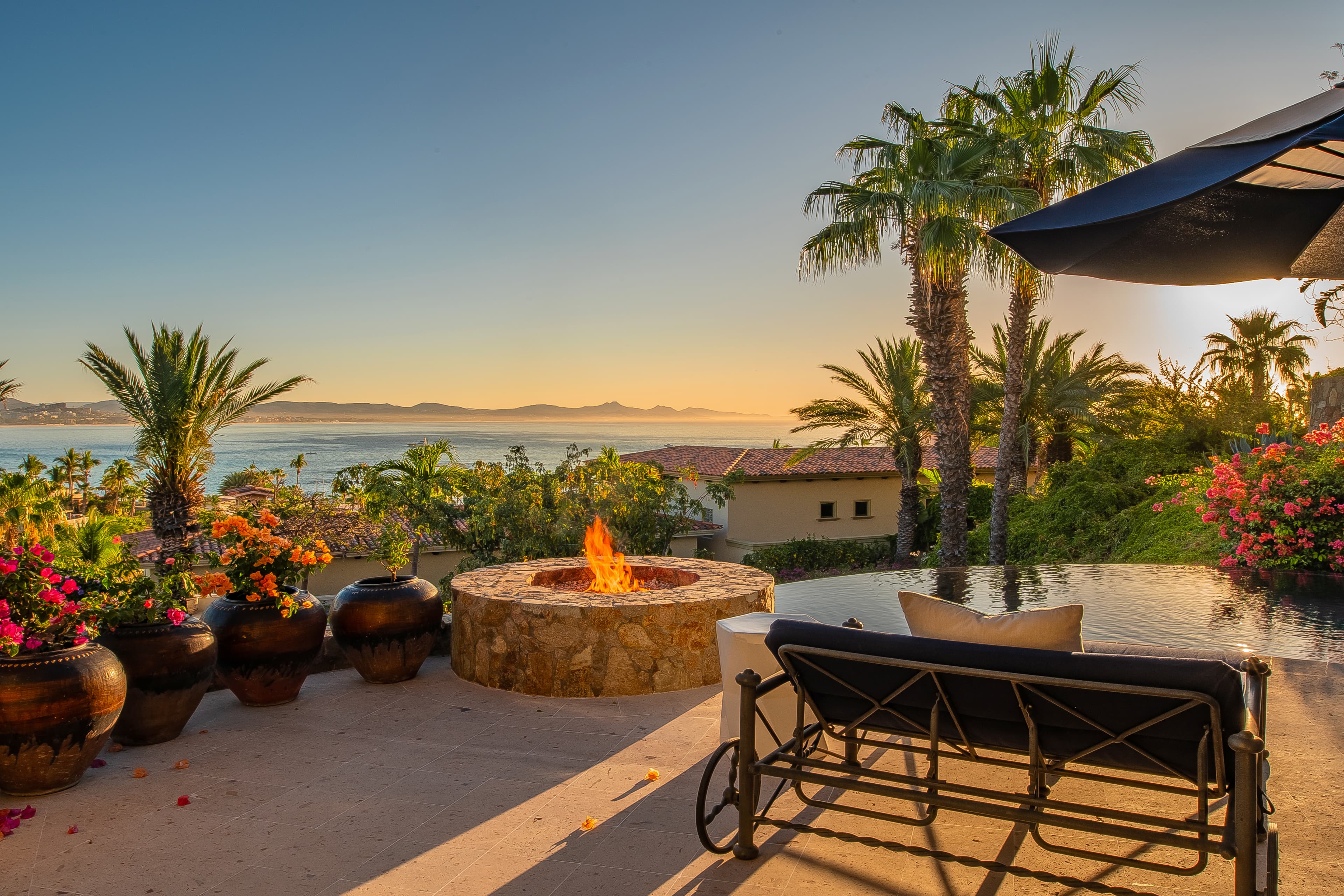 Bella 12 - lounge chair views