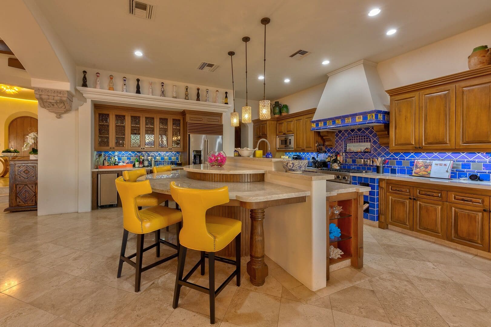 Large center island and breakfast bar in the kitchen in Villa Pura Vida.