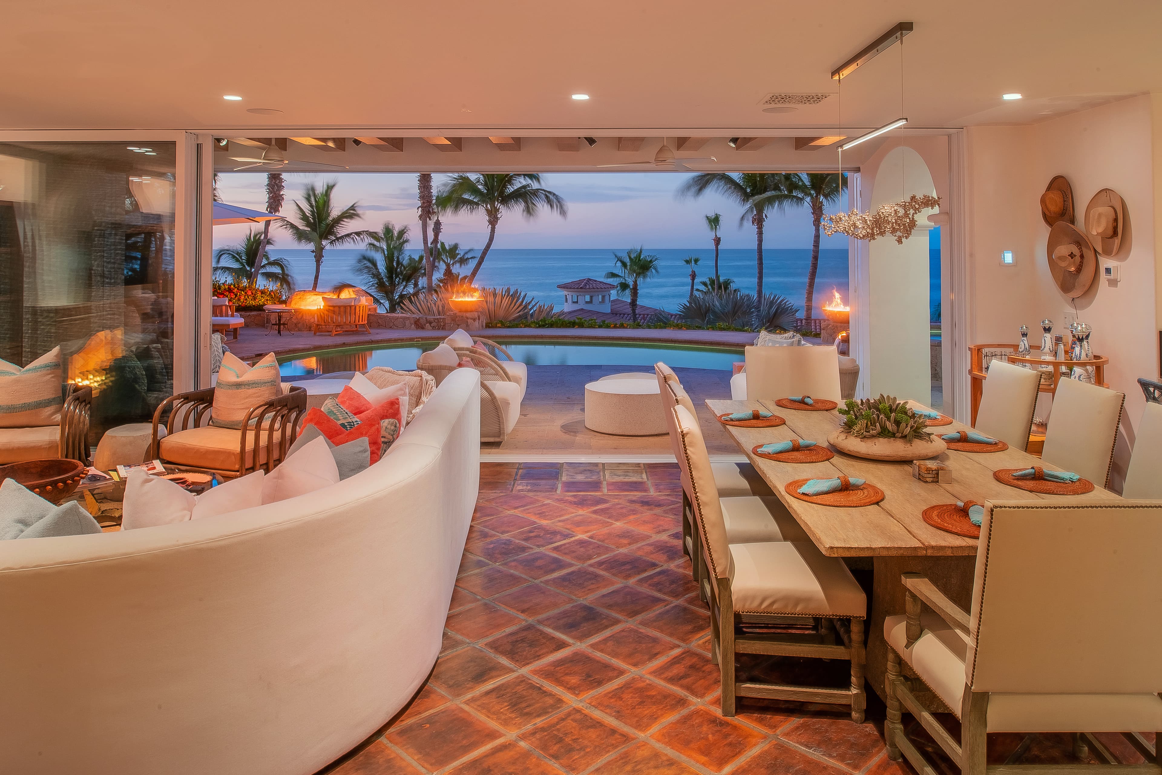 Sirena 4 - Dining & living areas