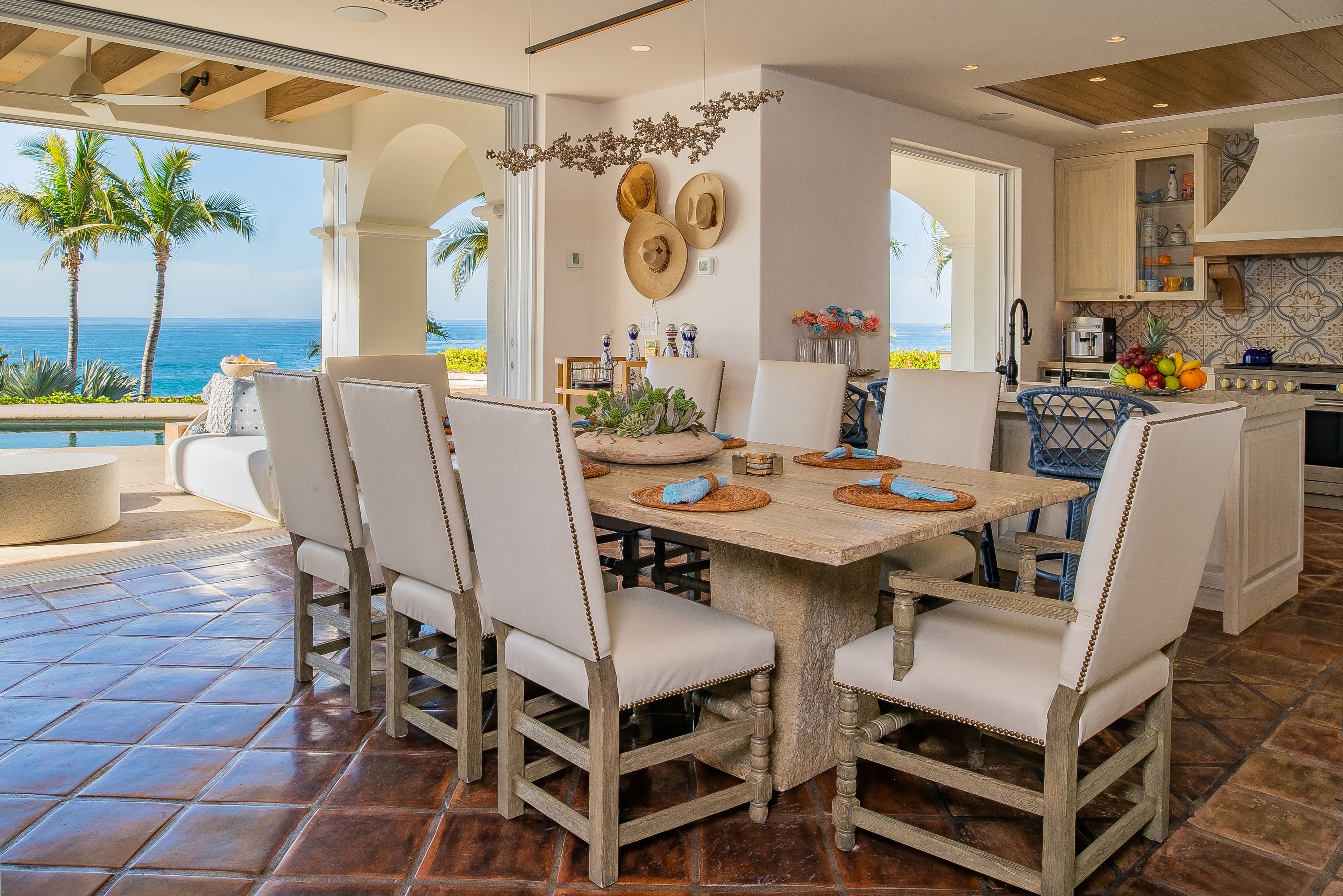 Sirena 12 - indoor table