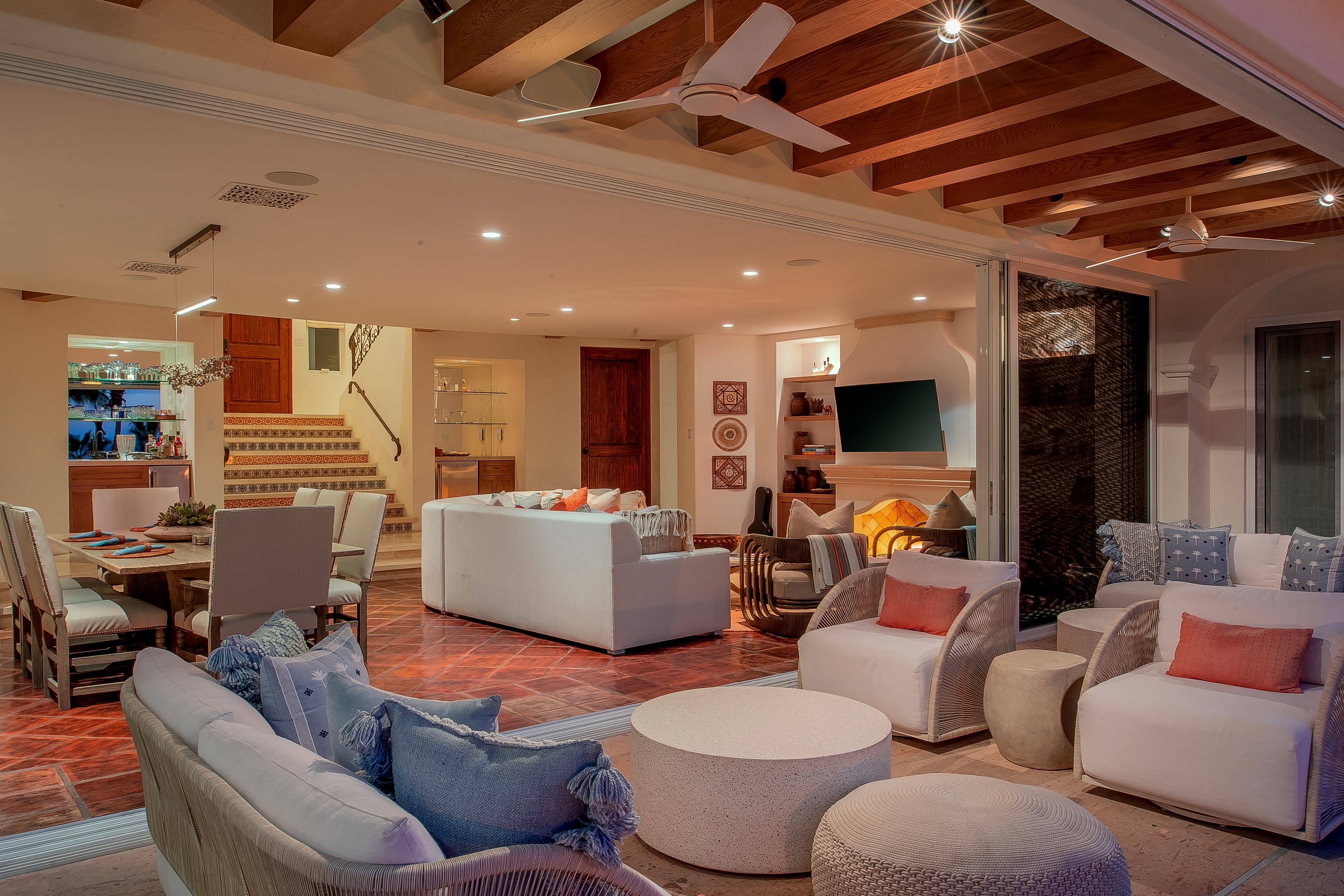 Sirena 8 - Evening view of outdoor & indoor living area