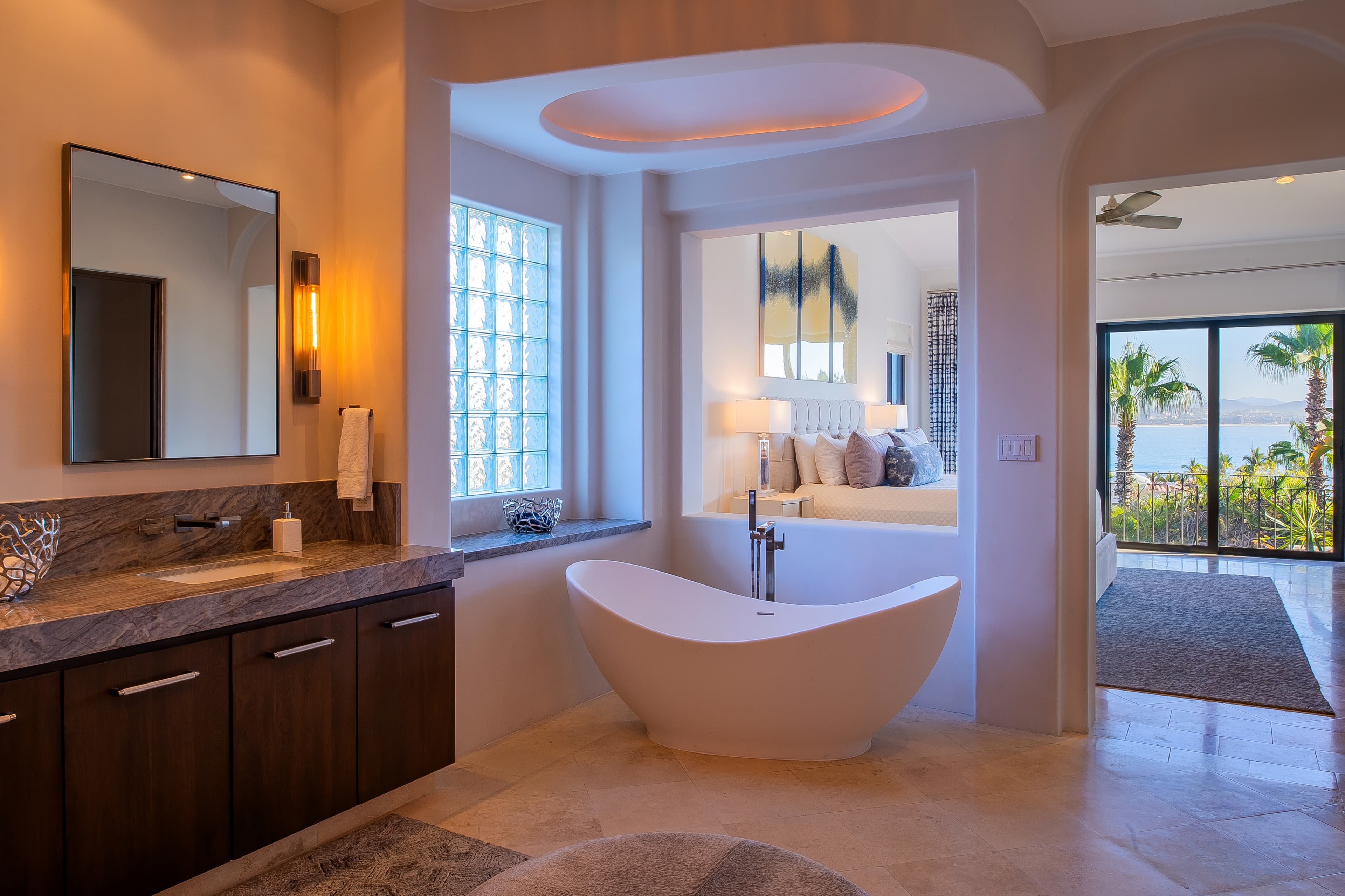 Bella 18 - Master bath tub