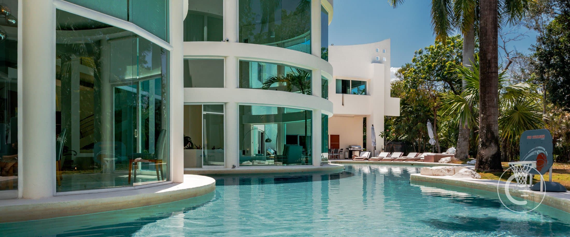Villa Aqua