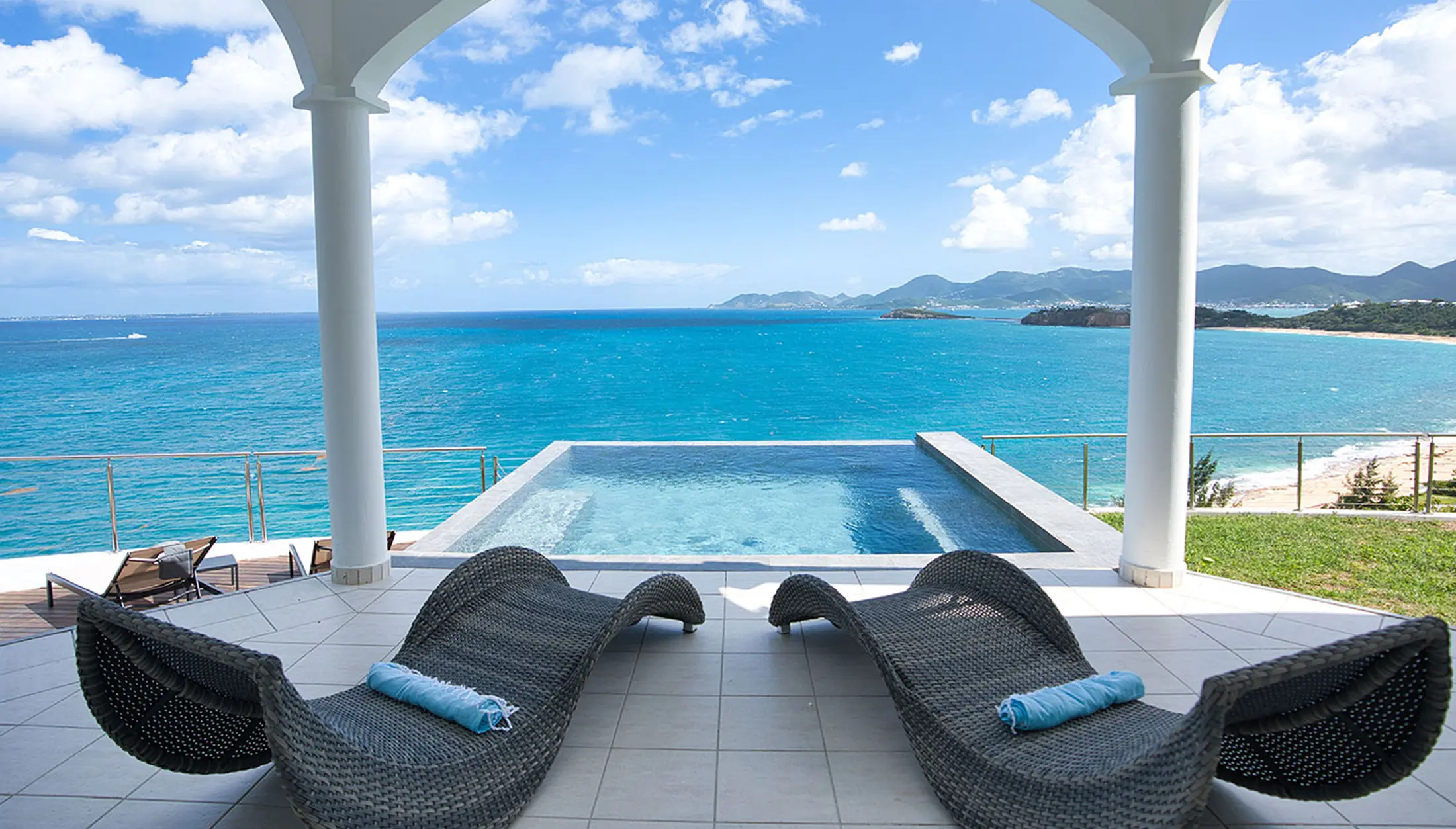 Villa Infinity Blue