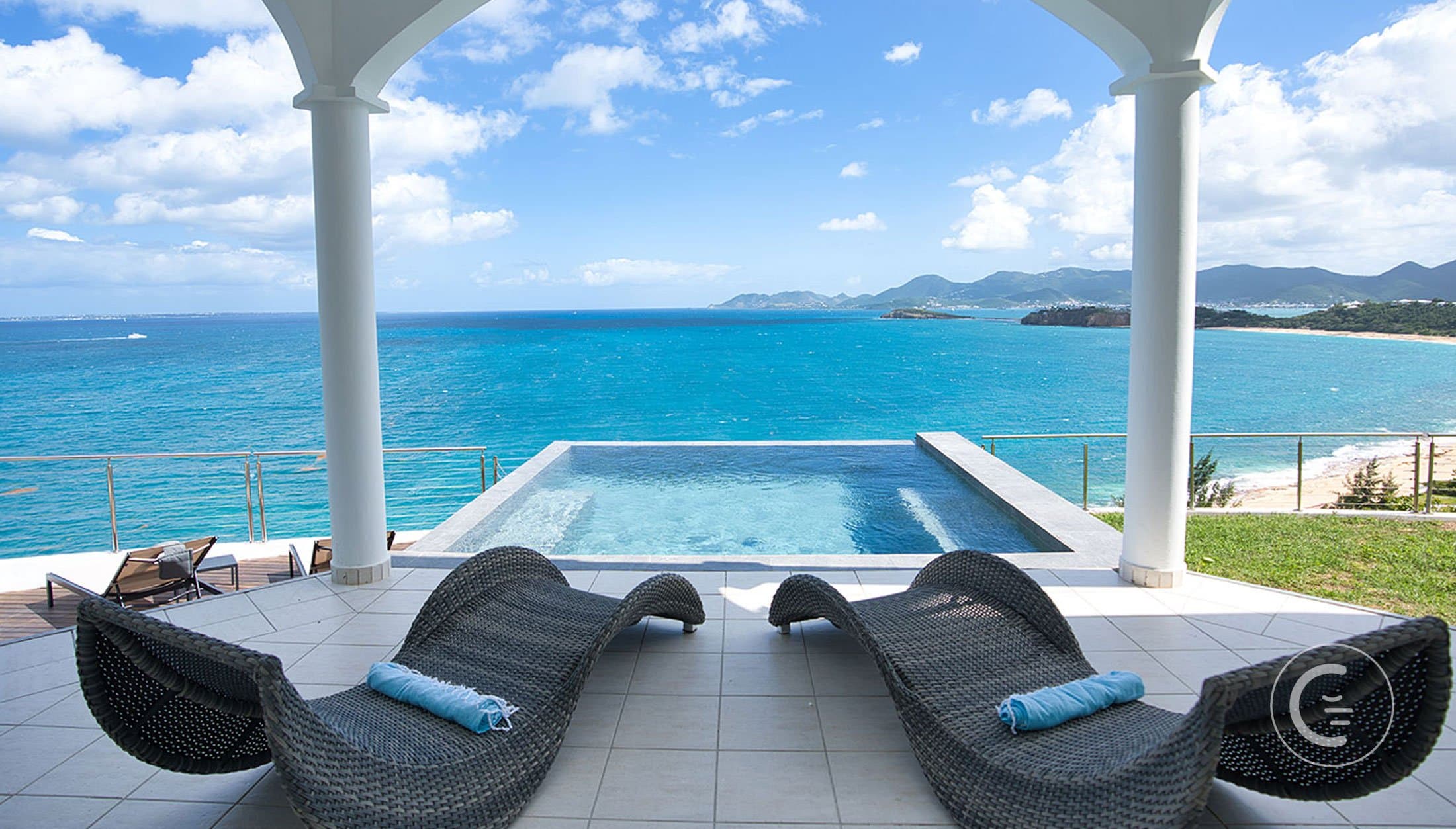 Villa Infinity Blue