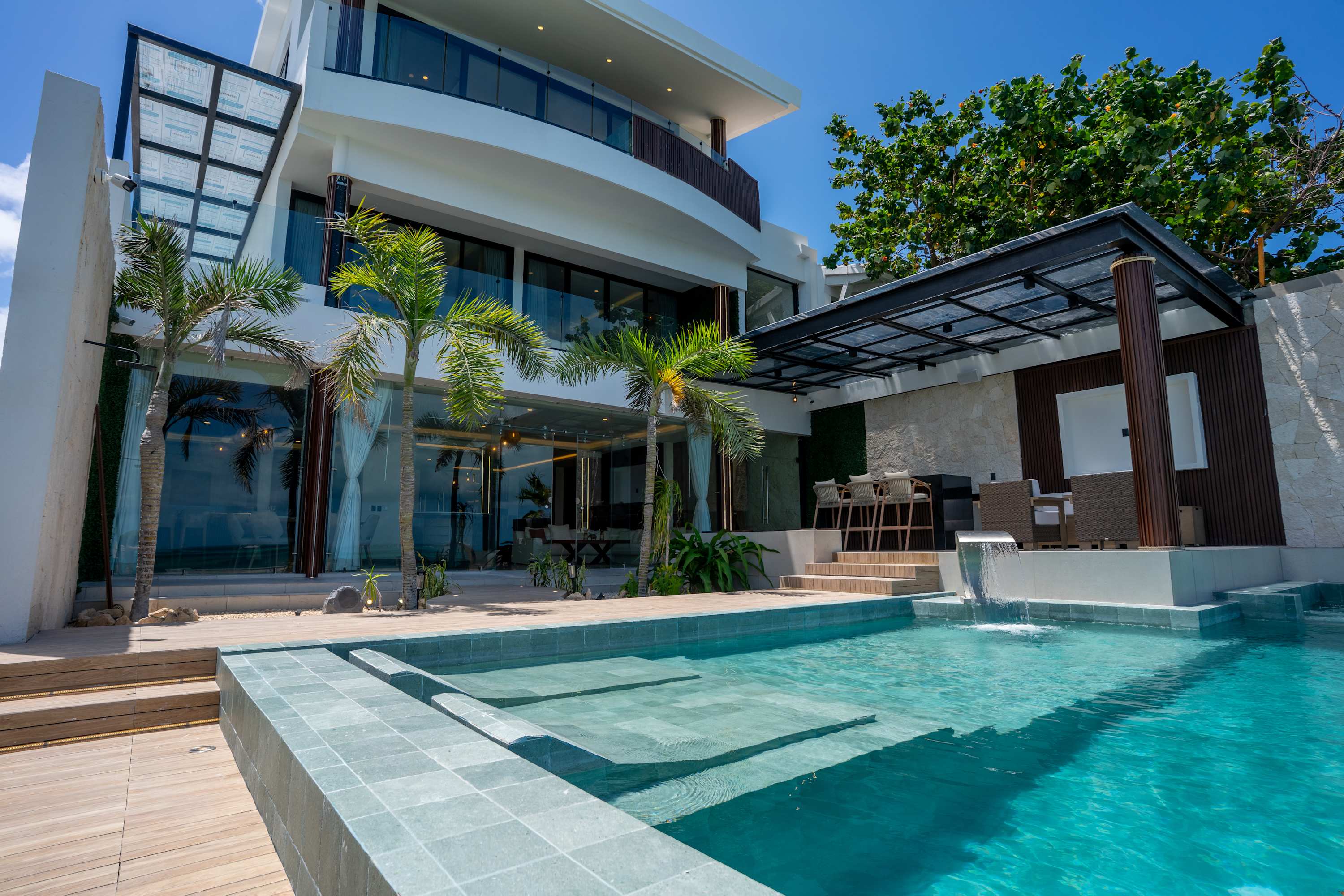 A modern villa with a pool and lounge area.